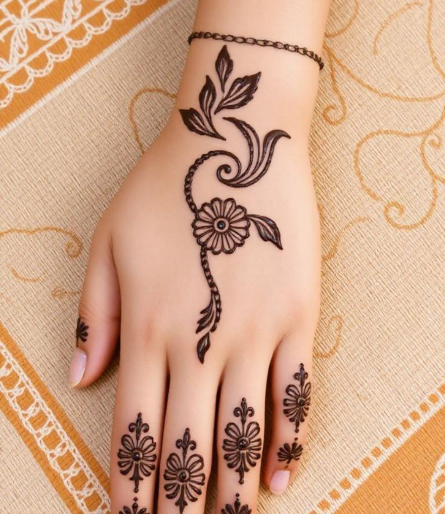 lovely short mehndi design