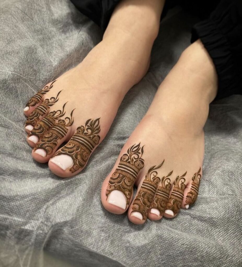 Modern Toe Accent Mehndi 