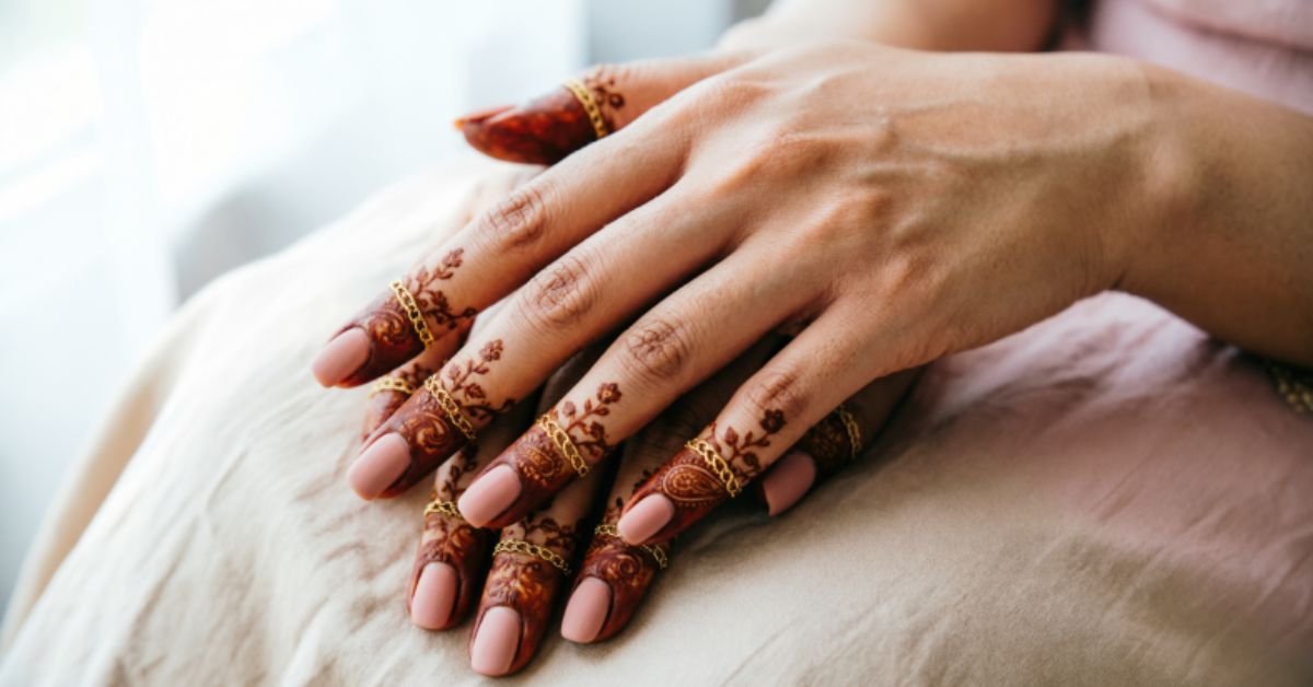 Royal Finger Mehndi Design Elegant Styles & 2026 Trends to Crown Your Hands