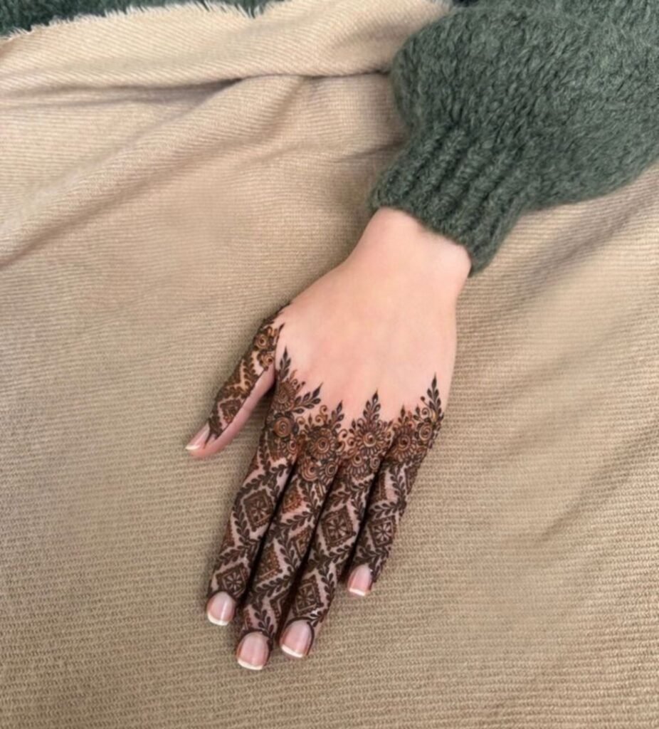 Royal Ring Finger Henna Design