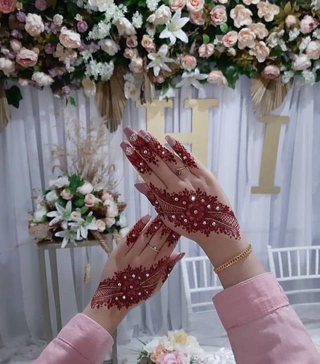 arabic gorgeous mehndi design