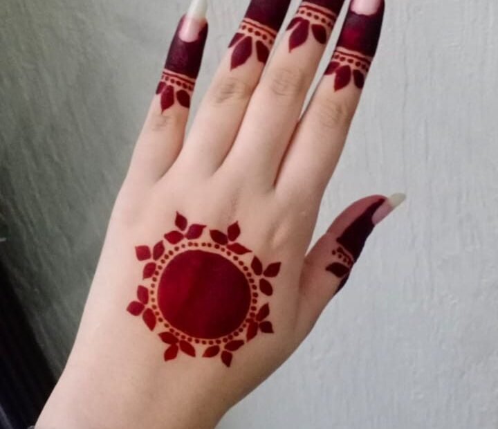 cute ticky mehndi design
